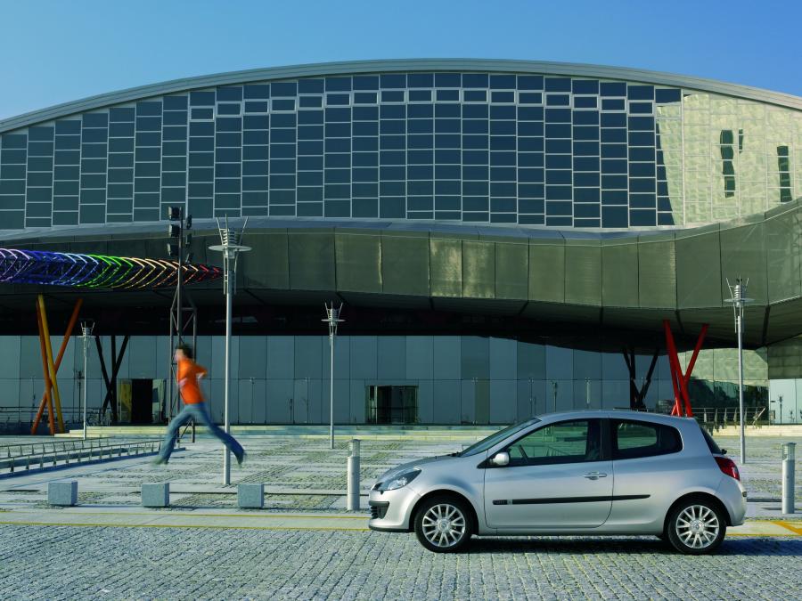  Renault Clio 2006 года  (фото 51 из 97)